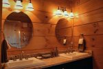 Elk Lodge Loft bathroom
